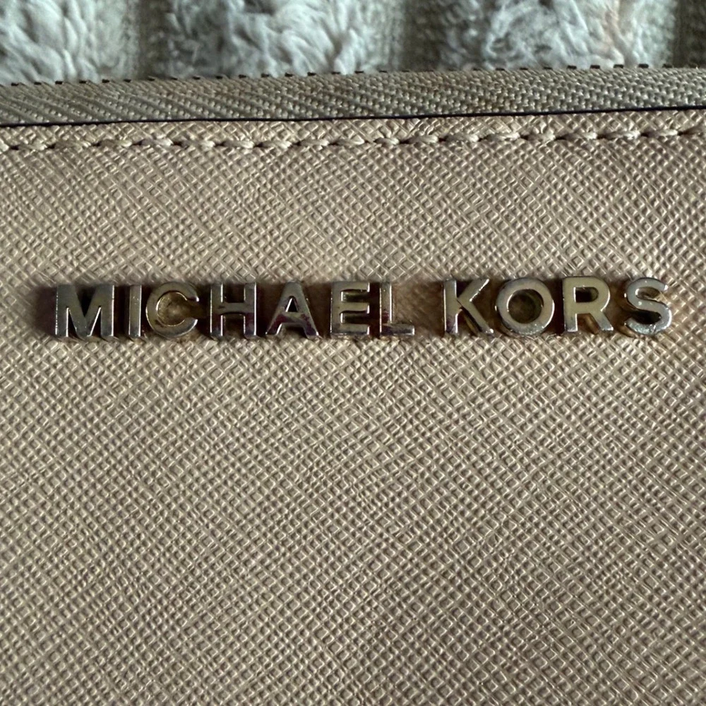 Michael‎ Kors Jet Set Travel Saffiano Leather Zip Around Wristlet Wallet Beige